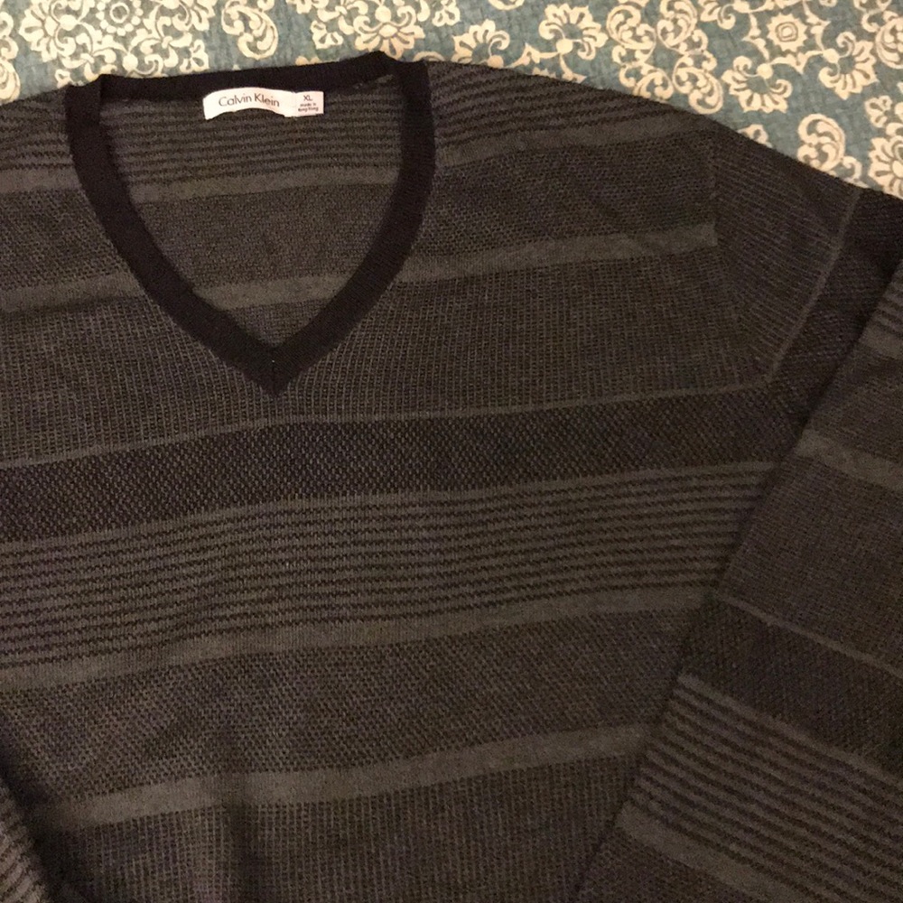 *REDUCED* Men’s Calvin Klein sweater